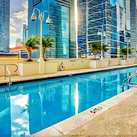 Elegant Centric Vibrant Pool Jacuzzi Free Parking Apartment